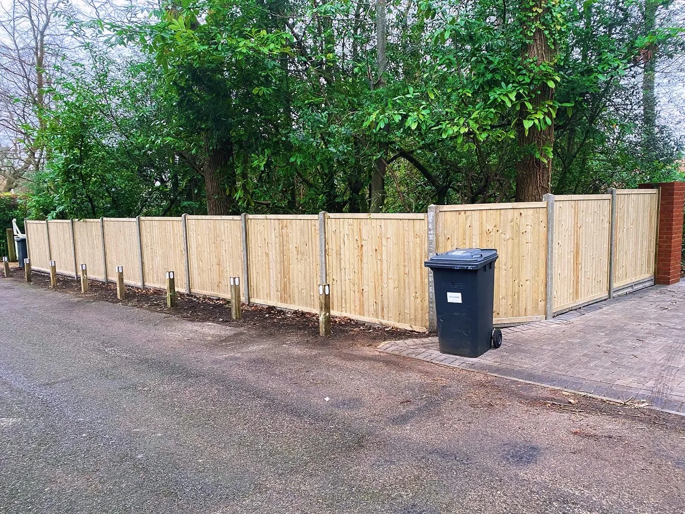 Closeboard fence around a manicured rear garden
